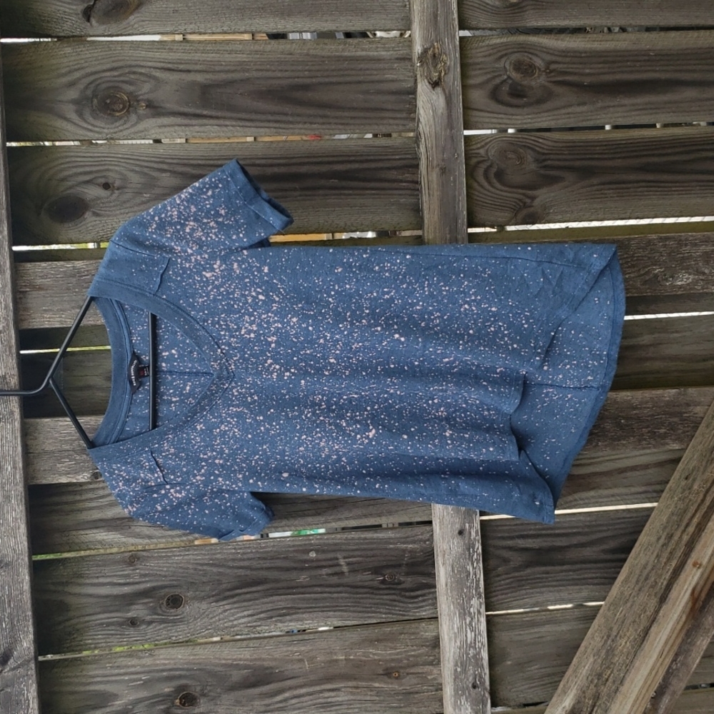 Rock and Republic v-neck high low t-shirt with bleach splatter design